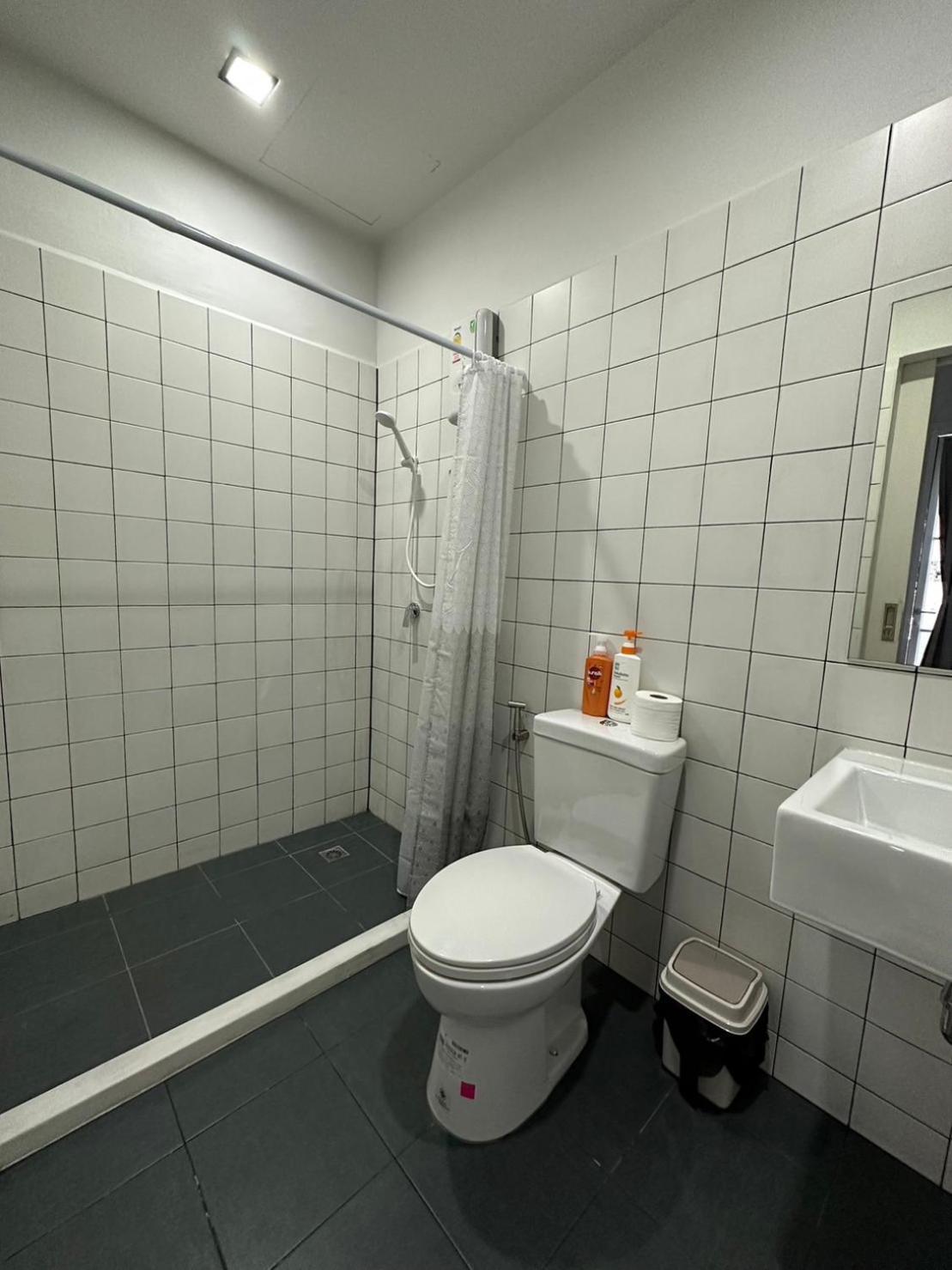 Pier 808 Hostel バンコク都 エクステリア 写真